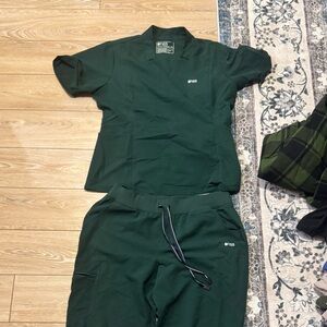 Figs Technical Collection Dark Green Top